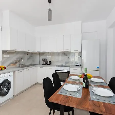 G Berdufi 2 Bd With Parking In 아파트 엘운다